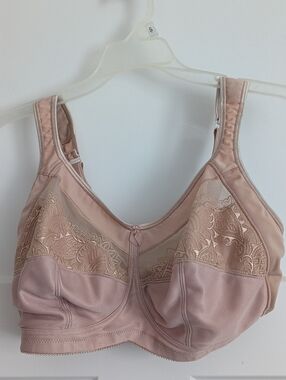 EUC Ladies Amoena Mastectomy Bra Size 38DDD